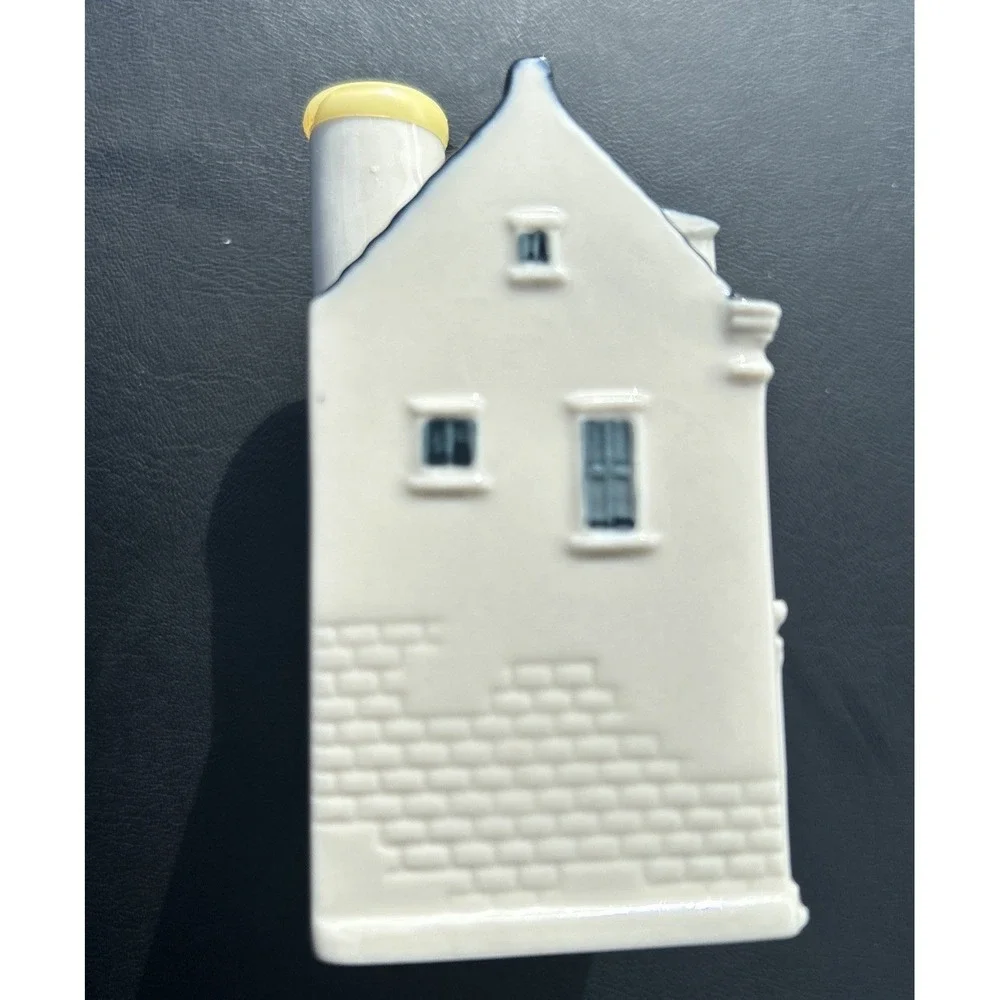 2017 #98 KLM Airlines Delft House. Sealed. Empty.  Ex. Condition.